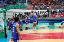 开云体育入口-体育比赛战况激烈，多位选手争先恐后冲刺