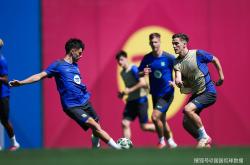 开云体育官网-焦点大战：欧洲杯上演巅峰碰撞的简单介绍