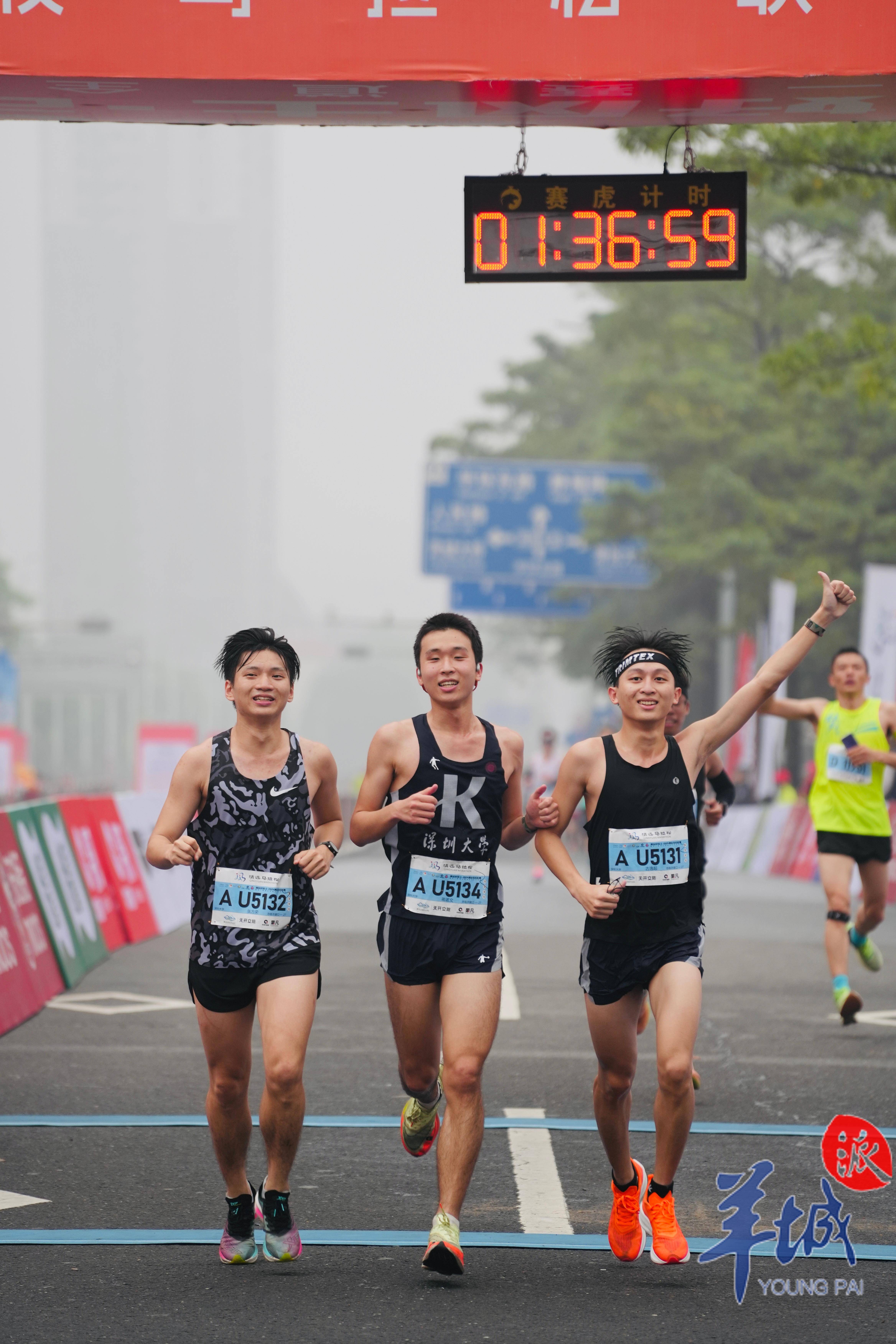 关于田径赛场争奇斗艳，选手冲刺终点的信息