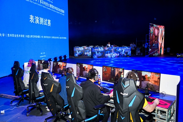 精英对决现场热血激荡，运动员精神不减