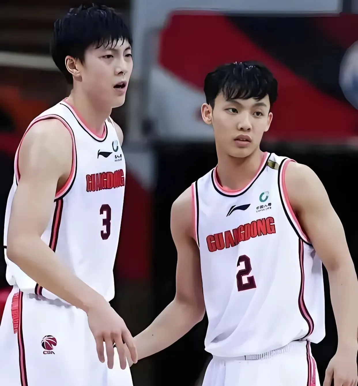 广东队主场大胜上海队，避免出现两连败的尴尬