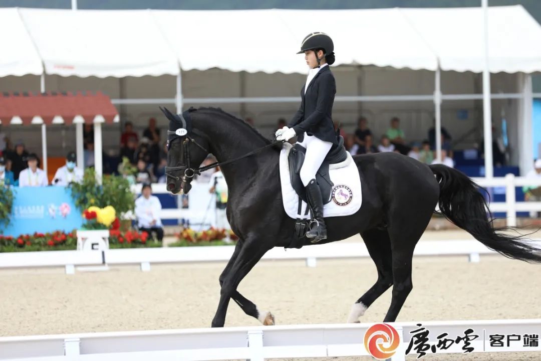 中国马术选手极力求生,终获亮眼表现 中国马术选手极力求生,终获亮眼表现