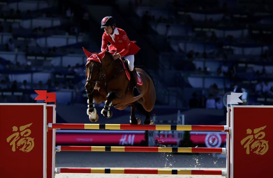 中国马术选手极力求生,终获亮眼表现 中国马术选手极力求生,终获亮眼表现
