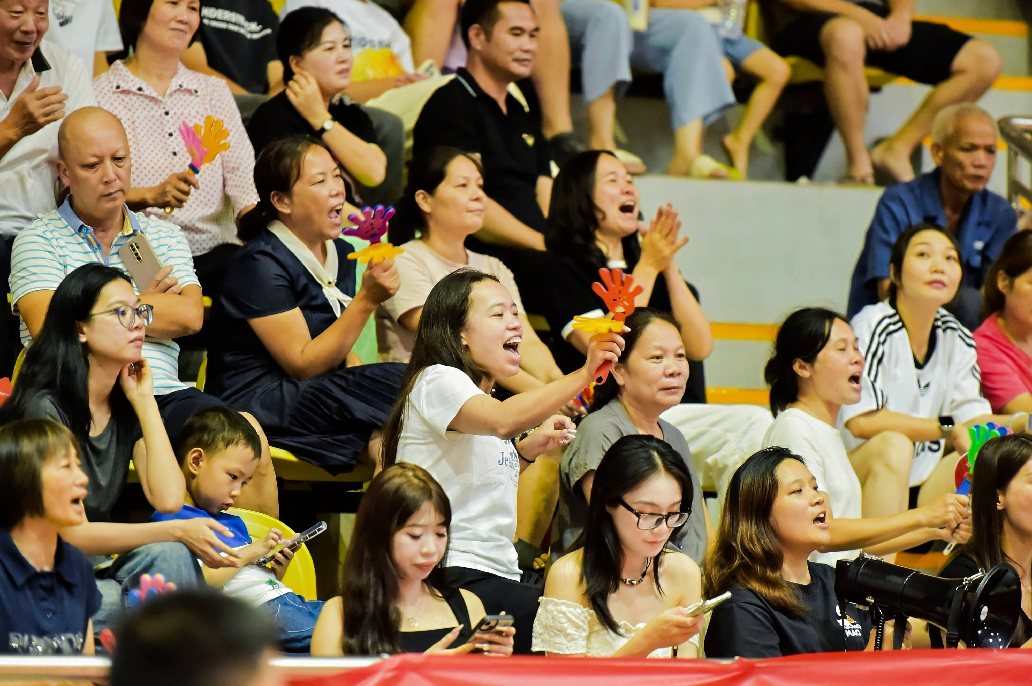 精彩的篮球赛事给球迷留下深刻印象