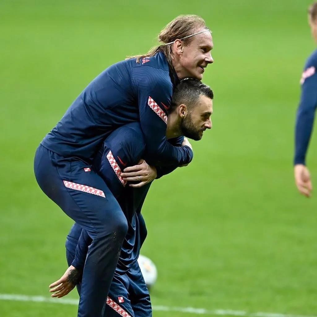 包含克罗地亚队与瑞典队战成平局,局面胶着的词条 包含克罗地亚队与瑞典队战成平局,局面胶着的词条