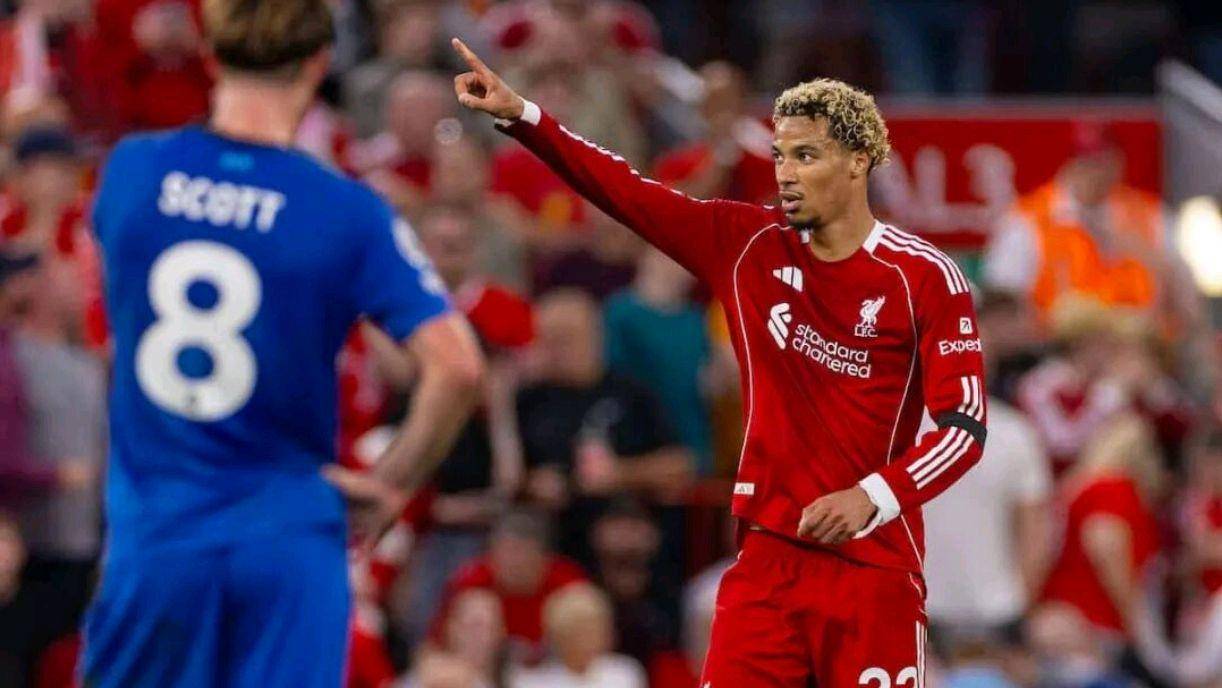 关于勒沃库森碾压曼联,阿尔巴爆发神勇的信息 关于勒沃库森碾压曼联,阿尔巴爆发神勇的信息