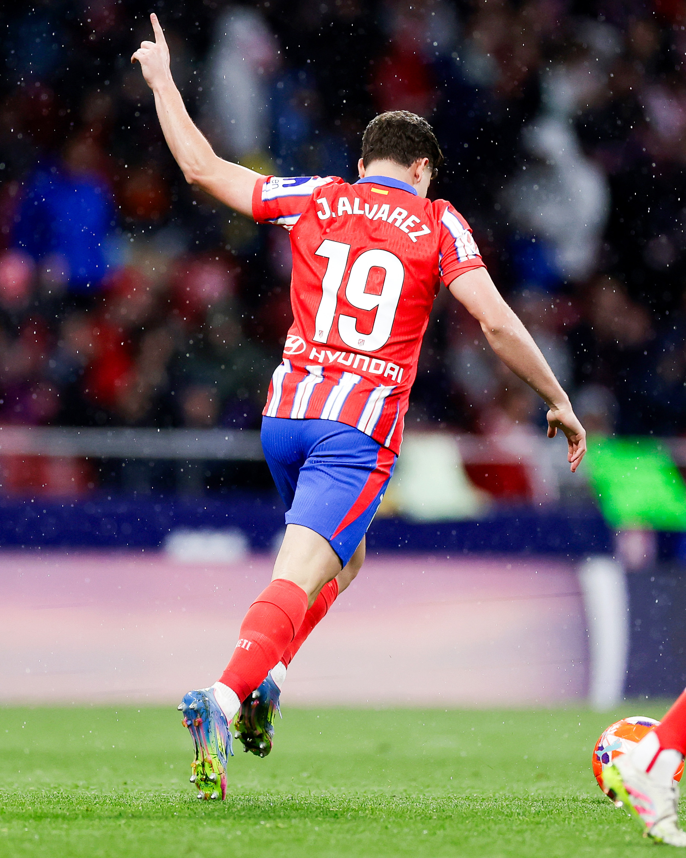 关于曼城逆转英格兰，阿尔瓦雷斯打破历史纪录的信息