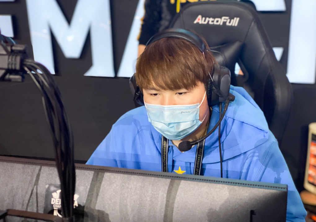 关于惊天逆转！英雄联盟战队挺进四强的信息