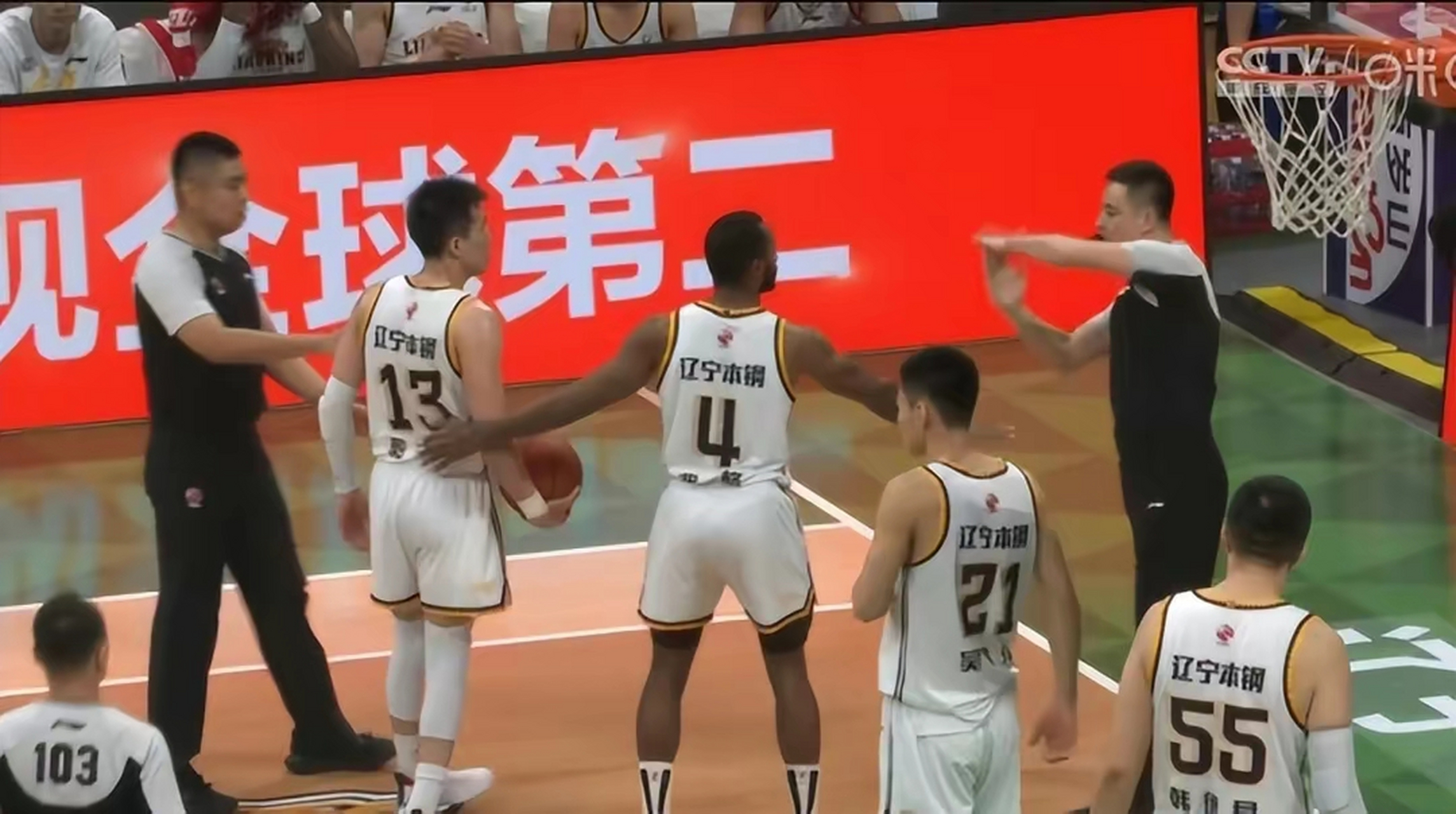 关于四川队翻盘山东队,郭艾伦统治全场的信息 关于四川队翻盘山东队,郭艾伦统治全场的信息